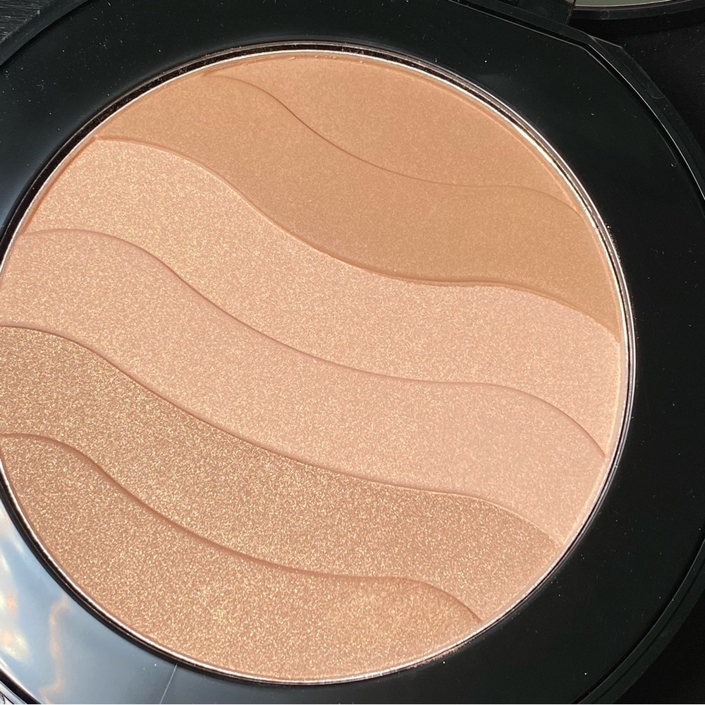 Quo Bronzer Powder - Picture 2 of 4